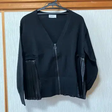 미사용 새상품 LASUD 집업 플리츠 절개 긴팔 가디건