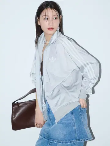 대폭 가격 인하 중 adidas emmi TRACK TOP