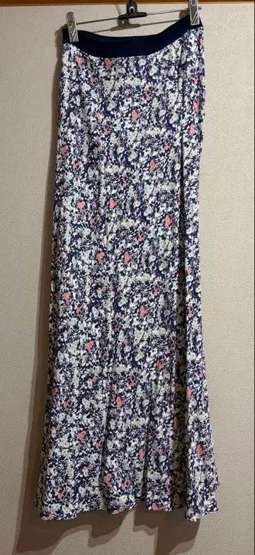 COS 꽃무늬 롱 스커트 네이비 EUR 36