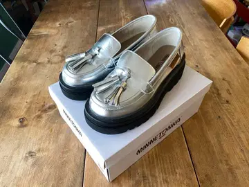 MINNETONKA 태슬 통굽 로퍼 실버 24cm
