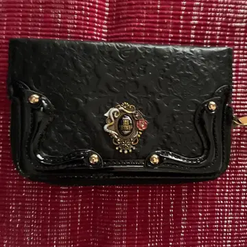 ANNA SUI 접이식 지갑 블랙 엠보싱 가공