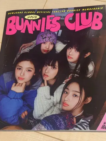 NewJeans. Bunnies Club