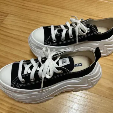 새상품 ] CONVERSE 경량 통굽 스니커즈