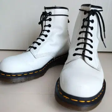 Dr.Martens 닥터마틴 8홀 UK8 잉글랜드 화이트
