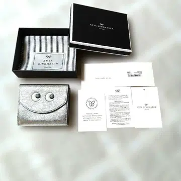 미사용 새상품 ANYA HINDMARCH 3단 폴더형 지갑 아이즈 실버