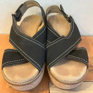 Clarks 웨지솔 샌들 블랙
