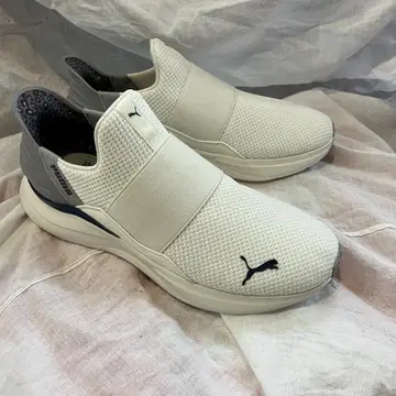 미사용 새상품 PUMA 푸마 24.5cm 러닝 워킹화