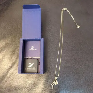 SWAROVSKI 목걸이 패드락 키 모티브