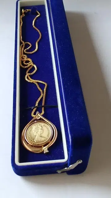 엘리자베스 2세 펜던트 탑 목걸이 NEW PENNY 1981 새상품급