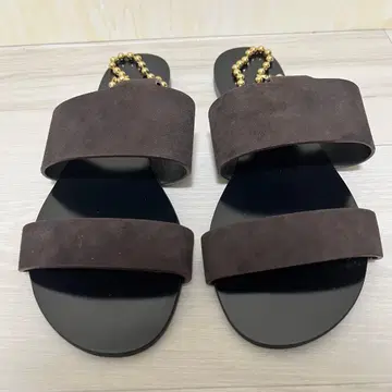 미사용 새상품 23.5cm 플랫 샌들 TOMORROWLAND 염소 가죽