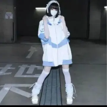 REFLEM 후드티 화이트 블루