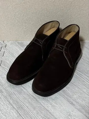 Alden 스웨이드 처카 부츠 다크 브라운 6.5