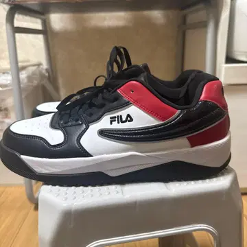 FILA 스니커즈 화이트 블랙 레드