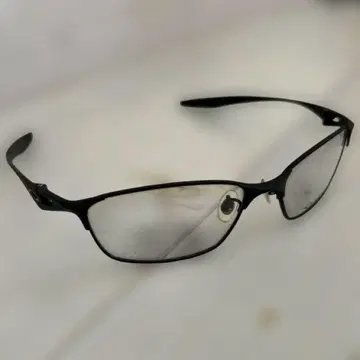 오클리 티타늄 프레임 안경