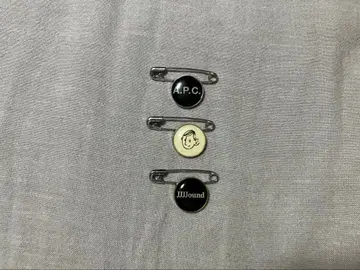a.p.c. jjjjound 안전핀 배지