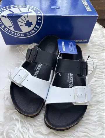 새상품 버켄스탁 애리조나 샌들 24.5cm 화이트 블랙 밑창
