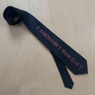 BLACK PEACE NOW 넥타이 크로스 로고