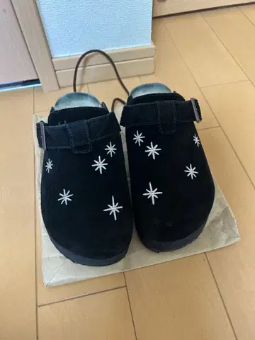 OTZ Shoes 사보 클로그 샌들 블랙 자수