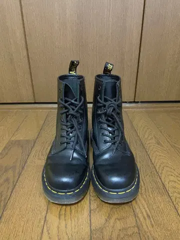 닥터 마틴 1460 8홀 부츠 블랙