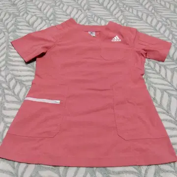 adidas 스크럽 상의 핑크 M 사이즈