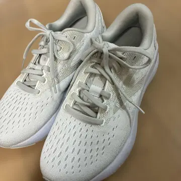 브룩스 고스트 16 화이트 스니커즈 25cm