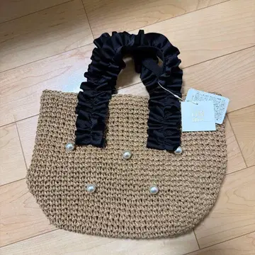프릴 핸들 펄 장식 바스켓백