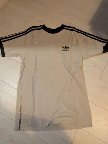 adidas 아디컬러 클래식스 쓰리 스트라이프 T셔츠
