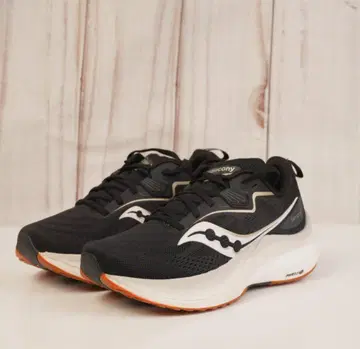 미사용 새상품 saucony TEMPUS 2 23cm
