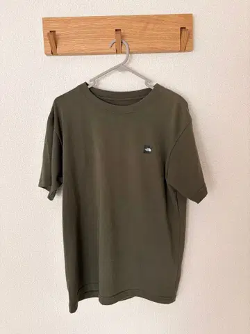 THE NORTH FACE 티셔츠 카키 L 사이즈