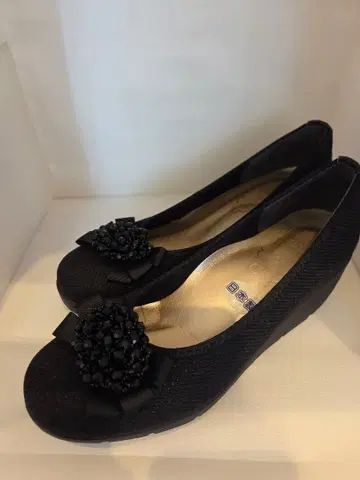 힐즈 애비뉴 비쥬 장식 편안한 웨지솔 펌프스 블랙