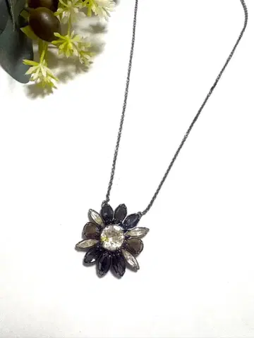 SWAROVSKI 스와로브스키 플라워 모티브 목걸이 크리스탈