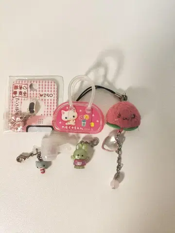 산엑스와 기타 브랜드 스트랩 마스코트 5개 묶음 판매