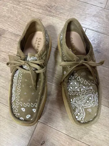썸머 세일 가격 인하! Clarks Originals 왈라비 페이즐리 무늬 통굽