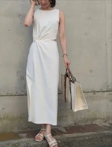 ZARA 컷 아웃 미디 원피스