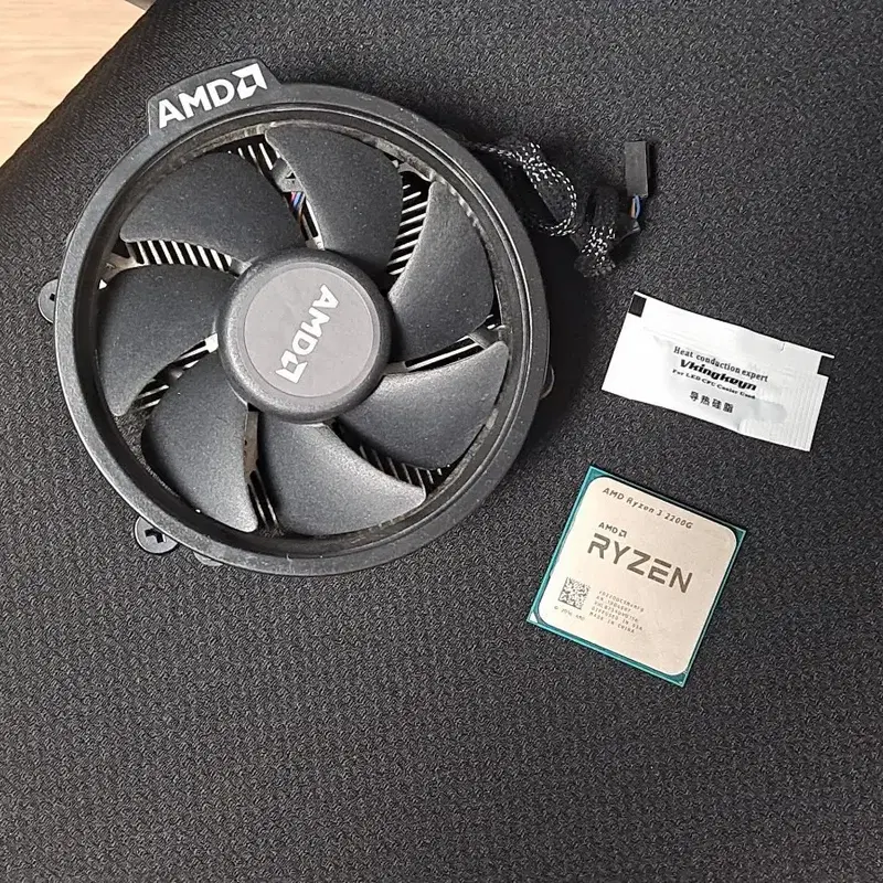 라이젠 2200G VPU VEGA8 내장그래픽 포함 + 기본쿨러 + 써멀
