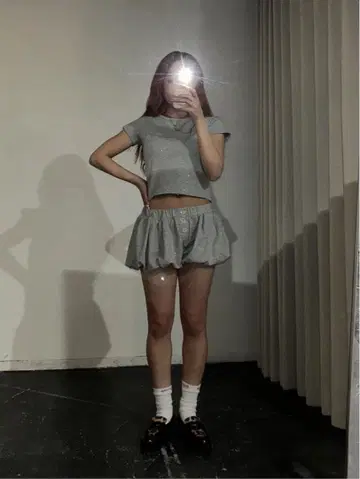 HTH glitter 셋업 그레이 숏 기장 T셔츠 & 벌룬 스커트