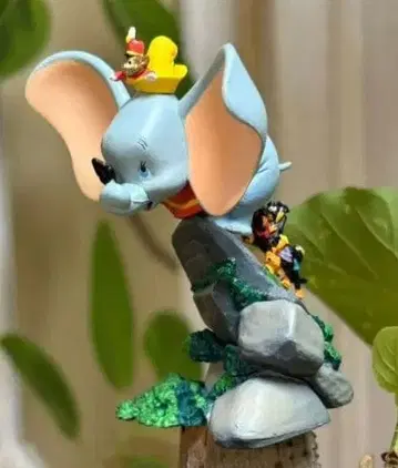Disney 덤보 피규어 입상