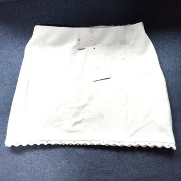 ZARA 타이트 스커트 화이트 펄 장식 M 사이즈
