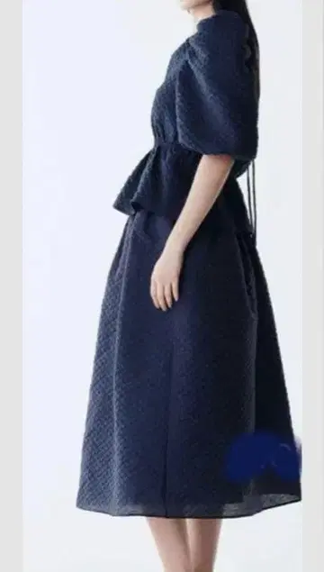 ZARA 엠보싱 원단 퍼프 슬리브 블라우스 스커트 네이비 상하의