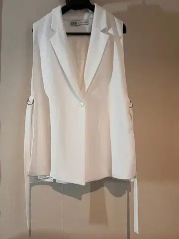 ZARA 화이트 베스트 사이드링 포함
