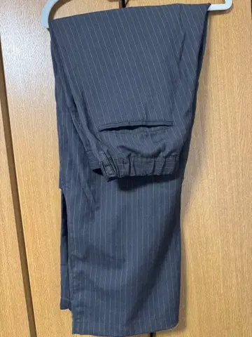 스트라이프 패턴 와이드 슬랙스 팬츠