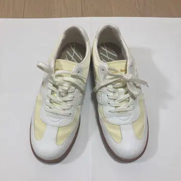 호킨스 스포츠 스니커즈 화이트 23cm