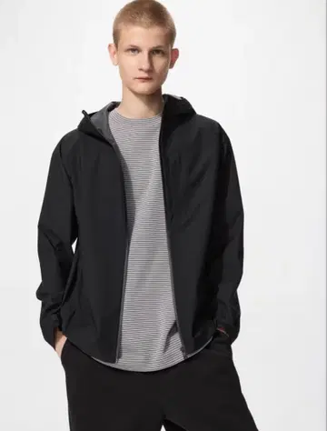[ 새상품급 ] UNIQLO 블록 테크 후드티 3D 컷 올리브 L