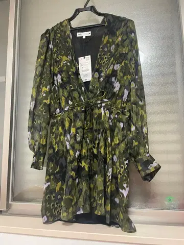 ZARA 꽃무늬 시어 블라우스 카키 XS-S (택 포함 새상품)