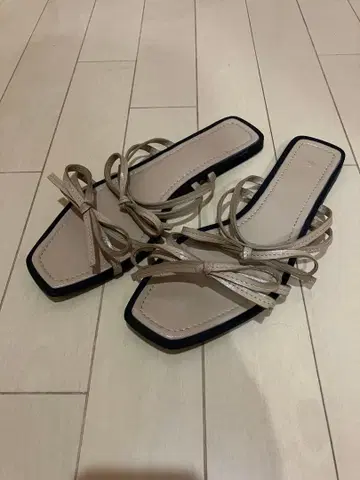 [새상품급] ZARA 38사이즈 샌들 베이지