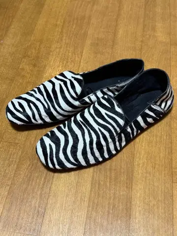 ZARA 제브라 패턴 송치 스타일 슬립온 미사용 새상품 24cm