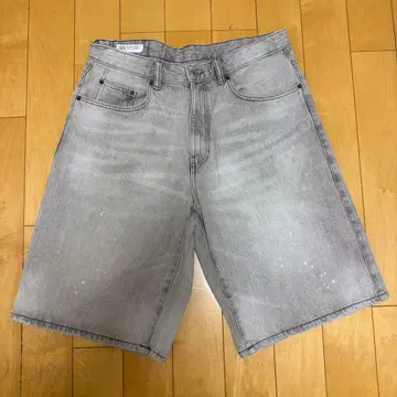 ZARA 데님 숏팬츠 그레이 페인트 가공