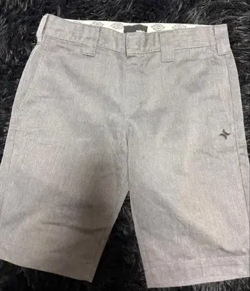 Hurley x Dickies 콜라보 숏팬츠 그레이 32인치