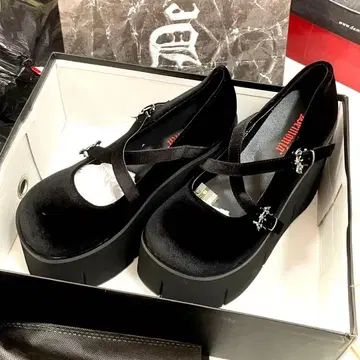 Demonia 신발