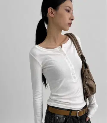 BLACKUP 양귀비 헨리넥 긴팔 티셔츠 화이트